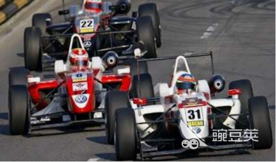 F1賽車游戲手機(jī)中文版推薦 2025熱門F1賽車手游排行榜截圖
